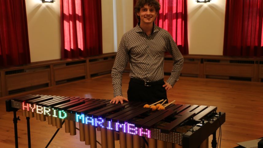 Mischa Weiss überzeugte mit seiner Hybrid-Marimba die Jury von «Schweizer Jugend forscht». Foto: z.Vfg