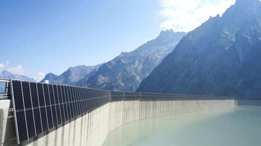 Das Energieunternehmen ewz betreibt unter anderem den Stausee Albigna und die dort 2020 installierte alpine Photovoltaikanlage. Foto: z. Vfg
