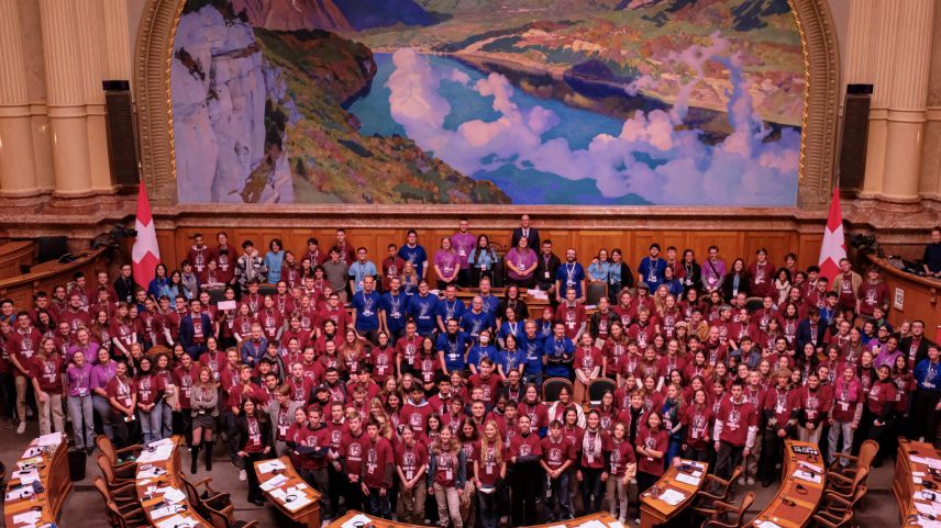 Einmal im Jahr nimmt die junge Generation den Nationalratssaal in Bern in Beschlag. Foto: Lilly Härri 