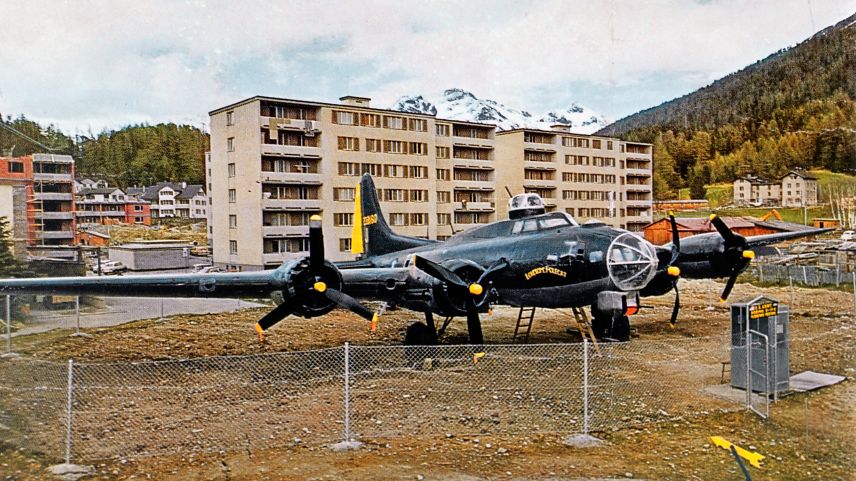 Der instandgesetzte Zugersee-Bomber in den 1970er-Jahren in St. Moritz-Bad. Foto: Foto Rutz, St. Moritz