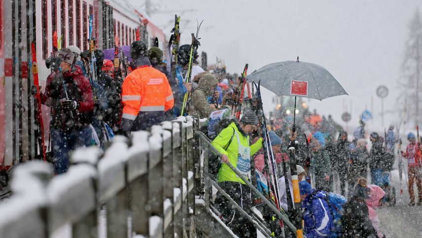 Nächster Halt S-chanf Marathon - die RhB hatte am Engadin Skimarathon alle Hände voll zu tun. Foto: swiss-image.ch/Bild Andy Mettler