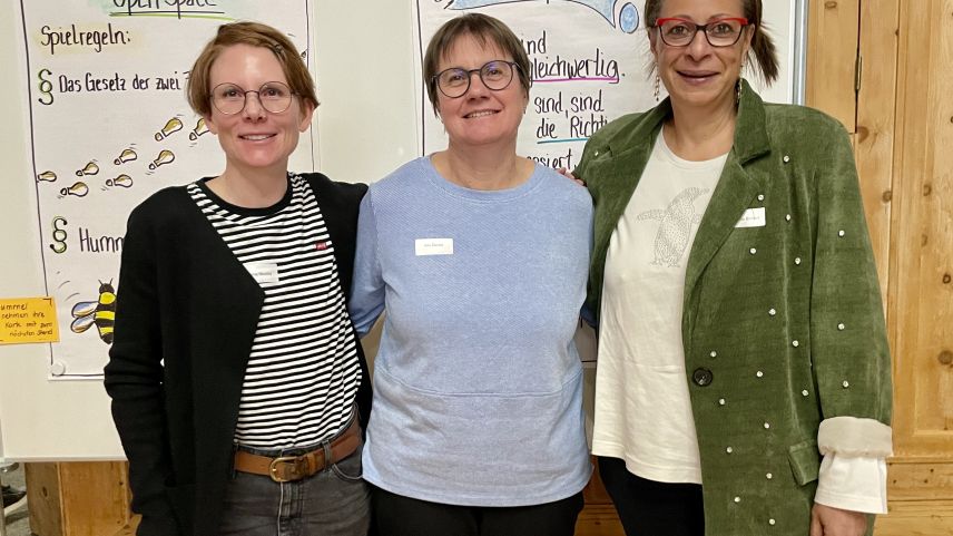 Die Gemeindepräsidentinnen Selina Nicolay (Bever), Aita Zanetti (Scuol) und Gabriella Binkert Becchetti. Foto: Fadrina Hofmann