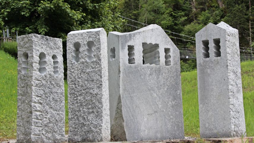 Steinskulpturen von Piero Maspoli. Foto: Stefanie Wick Widmer