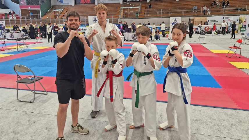Das Engadin-Karate-Team hat am diesjährigen Trimmister Cup teilgenommen. Foto: z. Vfg