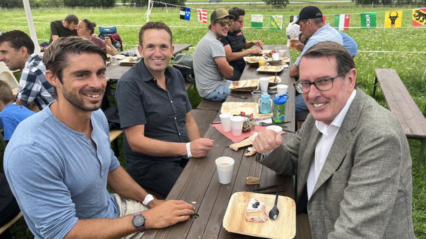 Die Gäste (von links): Sandro Michael, Thomas Roffler vom Bündner Bauernverband und Andreas Züllig. Foto: Andrea Gutgsell