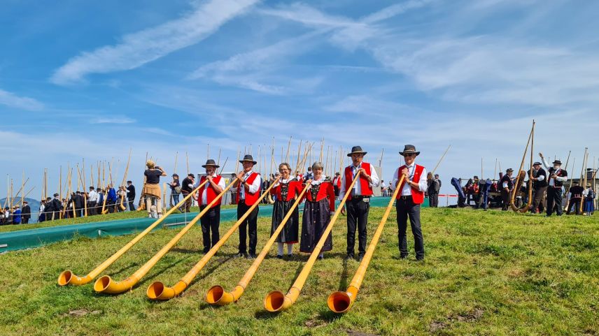 Das Alphorn-Ensemble Engiadina St. Moritz nach getaner Arbeit.
