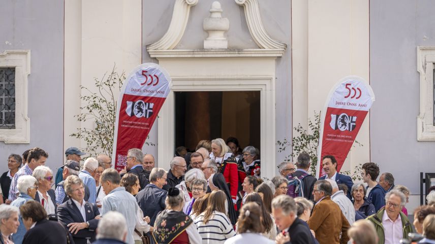 Grossauflauf anlässlich des ökumenischen Gottesdienstes. Foto: Yanik Bürkli