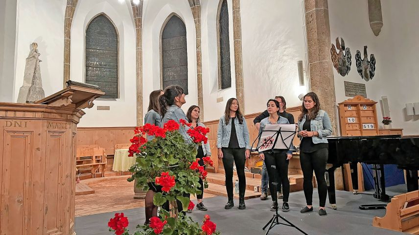 Il cor da duonnas «Viva Voice» da Segl ho concerto in venderdi saira illa baselgia San Luzi a Zuoz. fotografia: RTR