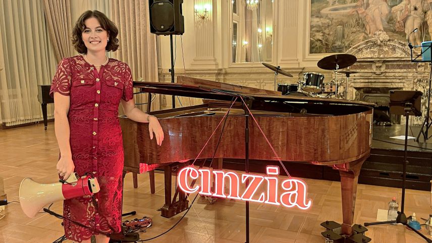 Cinzia Regensburger es fascinada dal stil da vita e da la musica dals ons 1920 (fotografia: Fadrina Hofmann).