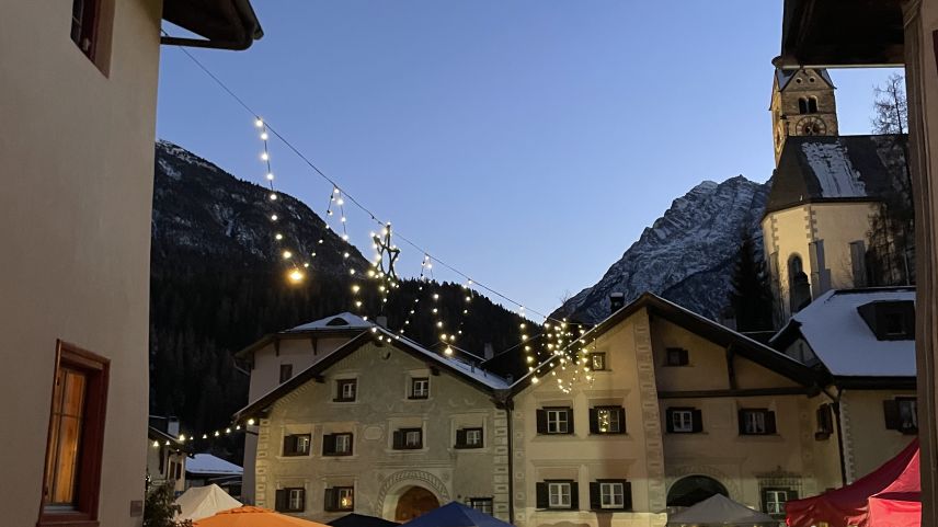 Adventsmarkt in Scuol. Foto Fadrina Hofmann