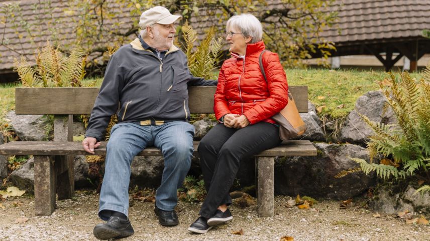 Die Dienstleistung Ponte des Schweizerischen Roten Kreuzes Graubünden unterstützt seit zehn Jahren pflegende und betreuende Angehörige. Symbolbild: SRK