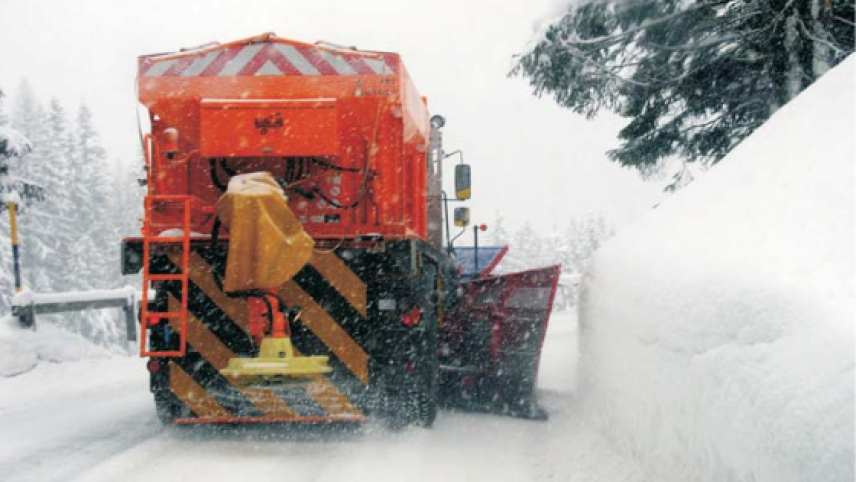 Der Einsatz von Streusalz gehört längst zum Winterdienst. Foto: z.Vfg.