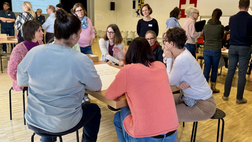 Anregende Diskussionen finden während des Workshops statt. Foto: Fadrina Hofmann