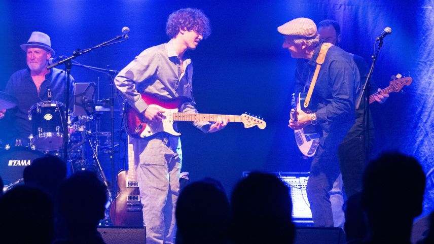 Gianni Tschenett im Zusammenspiel mit seinem früheren Gitarrenlehrer Patrick Würms.