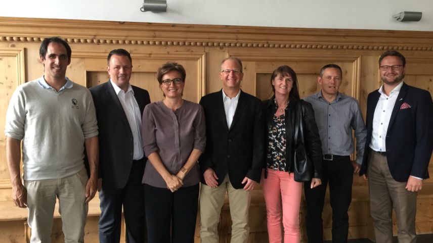 Der neue Verwaltungsrat der Engadin St.Moritz AG (v.l) Ramun Ratti, Claudio Dietrich, Bettina Plattner, Marcus Gschwend, Silvia Degiacomi, Andri Laager und Thomas Walther. Foto: z.Vfg