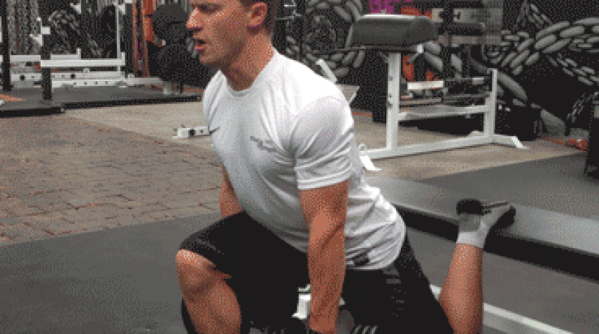 Nevin Galmarini beim Krafttraining im Zürcher Trainingszentrum seines Bruders Arno