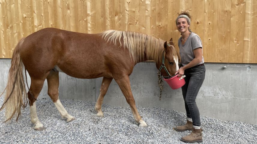 Iris Hauschild hat das Glück mit ihrem Pferdehof in Sta. Maria gefunden. Foto: Fadrina Hofmann