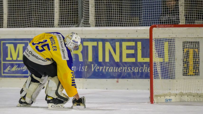 Der Torhüter Men Noggler wurde von seiner Mannschaft am Samstagabend in Stich gelassen (Foto: Fotoswiss.com/Giancarlo Cattaneo).
