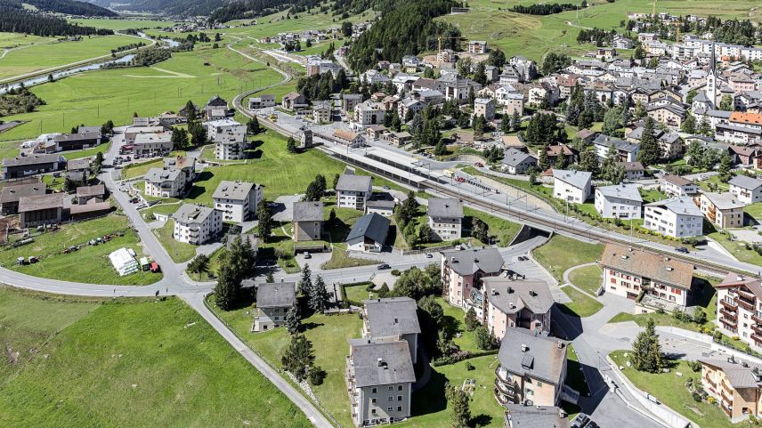 Visualisaziun da la nouva staziun da Zuoz renoveda cun las nouvas  suostas (visualisaziun: Viafier retica).