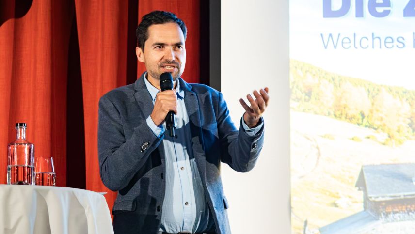 Klimatologe Sven Kotlarski leitet seit 2018 das Team «Klimaentwicklung» beim Bundesamt für Meteorologie und Klimatologie MeteoSchweiz und entwickelt dort nationale Schweizer Klimaszenarien. Foto: Jon Duschletta