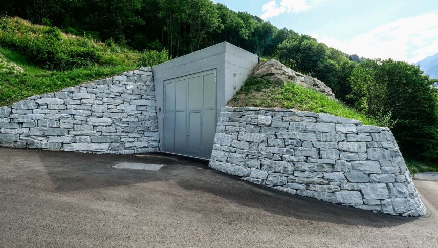 Der Ersatzneubau des Wasserreservoirs Tubla Növ oberhalb Soglios. Foto: Jon Duschletta