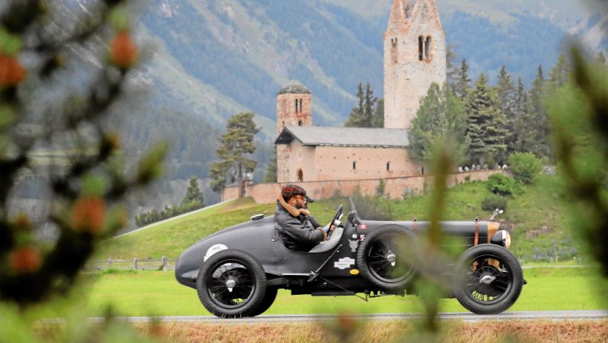 Vom White Turf über das British Classic Car Meeting bis zum St. Moritz Gourmet Festival: Andy Mettlers Bilder dokumentieren seit Jahrzehnten die Vielfalt der Engadiner Veranstaltungen. Fotos: www.swiss-image.ch/Andy Mettler