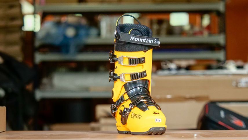 Ein einzelner Schuh besteht aus über 100 Einzelteilen. Foto: Jon Duschletta