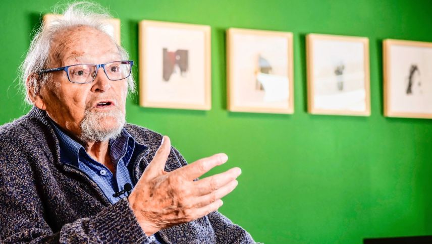 Jacques Guidon (1931 - 2021) do aunch’hoz respostas cun si’art. fotografia: Jon Duschletta