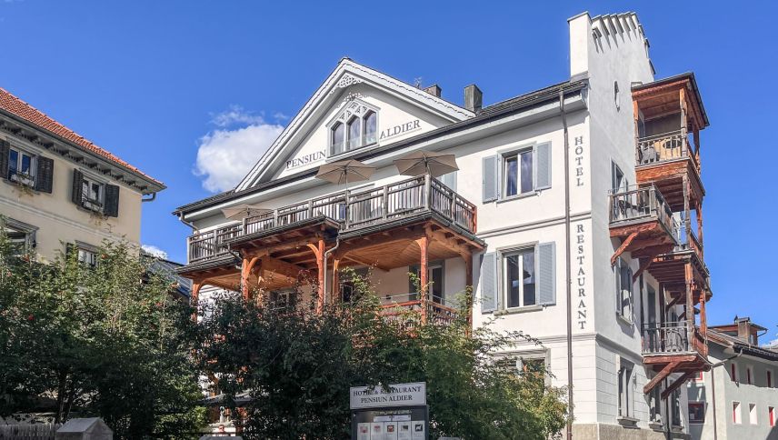 Das Hotel Aldier in Sent beherbergt das Alberto Giacometti Museum mit einer umfangreichen Sammlung von graphischen Drucken, Lithographien und Radierungen. Foto: Jon Duschletta