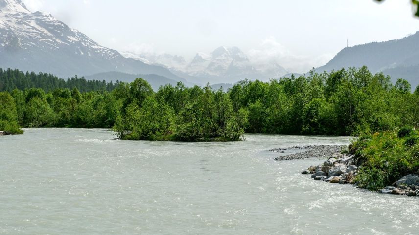 Der revitalisierte Inn zwischen dem Gravatschasee bei Samedan und Bever. Foto: Jon Duschletta