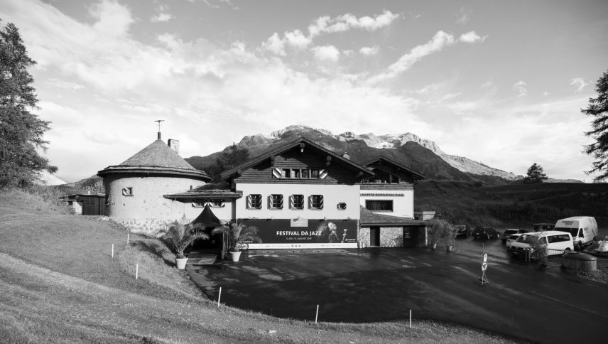 Unscheinbar von aussen, legendär von innen: Der Dracula Club ist das Herz des Festival da Jazz und in der internationalen Jazzszene längst eine feste Grösse. Foto: Henry Schulz