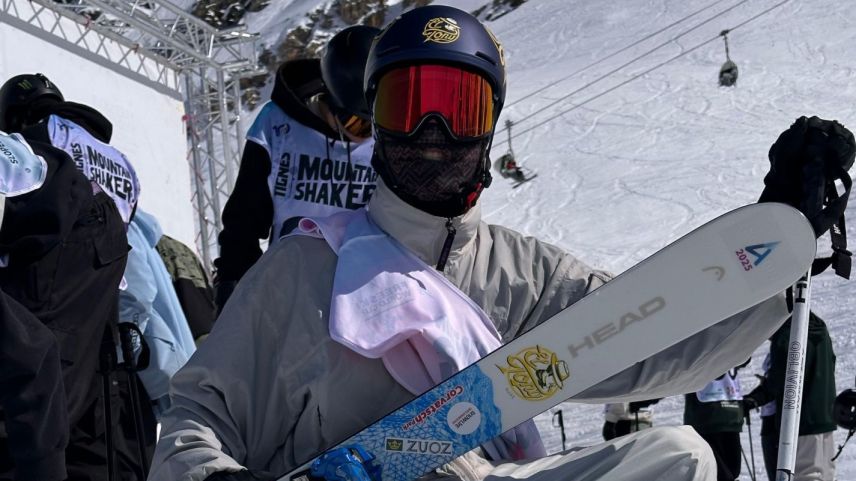 Gian Andri Bolinger fährt Freeski. Foto: z.Vfg