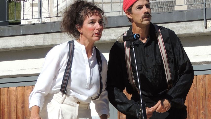 Il duo Aniko cun  Annina Sedlacek ed Nicolas Stocker ha pisserà per buna glüna (fotografia: Benedict Stecher).