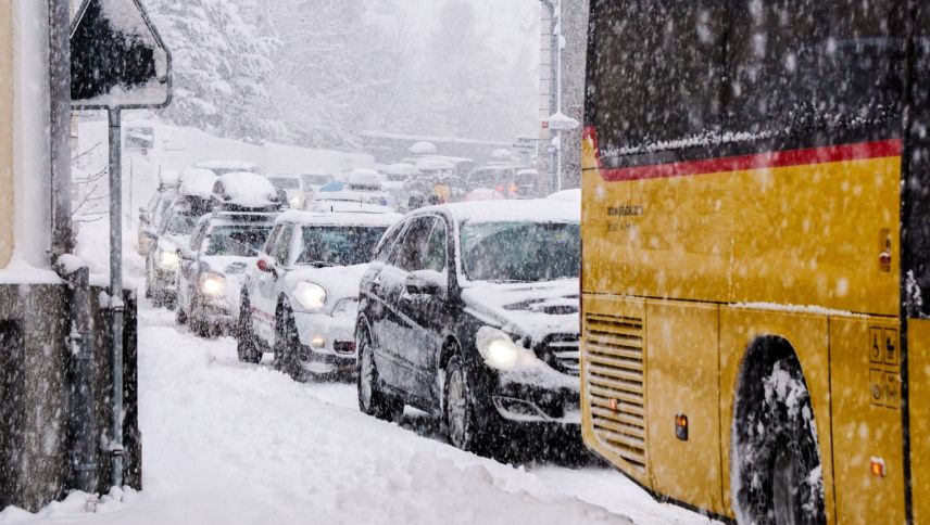 Das kantonale Verkehrskonzept für die Dauer der Olympischen Winterspiele steht. Die grossen Unbekannten bleiben indes die Zuschauerzahlen und das Wetter, schwierige Strassenverhältnisse inklusive. Archivfoto: Jon Duschletta