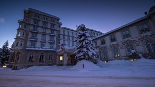 Hoteldirektor des Reine Victoria, Christoph Schlatter berichtet von einem sehr guten Buchungsstand für den Winter. Foto: Daniel Zaugg