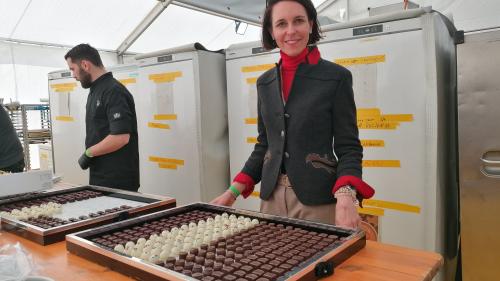 Anke Krause von Gamma Catering während des White Turf. Foto: Denise Muchenberger