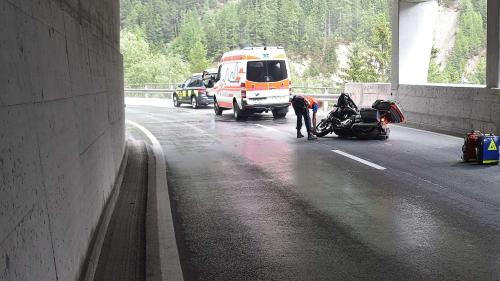 Von Martina in Richtung Österreich ist es am Dienstagnachmittag zu einem Unfall gekommen. Foto: Kapo GR