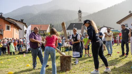 Bergeller Traditionen an der Festa da racolta in Valchava. Foto: Dominik Täuber