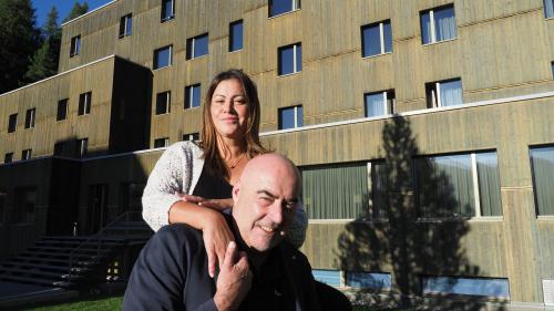 Waren zwölf Jahre an der Spitze der Jugi St. Moritz. In einer Woche verabschieden sich Vania und Roland Fischer aus dem Engadin. Foto: Marie-Claire Jur