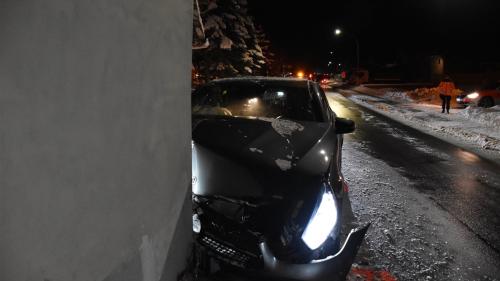 Die Lenkerin verletzte sich nur leicht. Foto: Kantonspolizei Graubünden