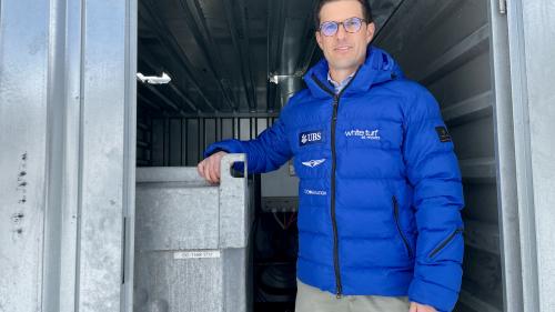 Curdin Schmidt ist im Auftrag der See Infra für das Heizungssystem zuständig. Foto: Fadrina Hofmann