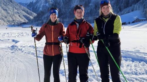 Ursina Morell, Alex Aronsky und Francesca Suter sind bereit für den Engadin Skimarathon. Foto: zVg
