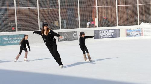 Zusammen mit Primak und Schmidt unterrichtete Paganini fast 40 Kinder des ISC St. Moritz. Foto: Julia Biffi