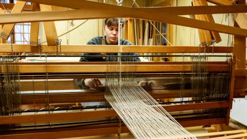 Die Zukunft der Angestellten der Handweberei Tessitura Valposchiavo ist dank dem Wechsel der Trägerschaft nun gesichert. Fotos: Jon Duschletta