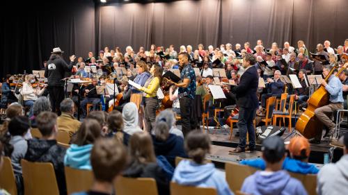 La Nouvavla Sinfonia da Beethoven vain preschantada a Scuol. Fotografia: Dominik Täuber. 