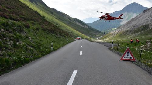 Die Rega flog die Verletzten ins Spital. Foto: Kantonspolizei Graubünden