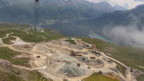 Auf der Grossbaustelle des zweiten Naturspeichersees, Lej Nair Pitschen, herrscht aktuell emsiges Treiben. 
Fotos: Stefanie Wick Widmer