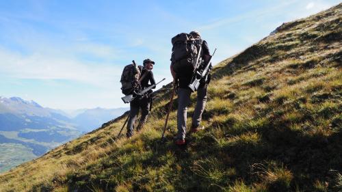 Jäger, unterwegs in der Val Lischana. Archivfoto: Jan Schlatter