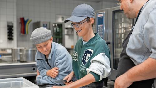 In der Küche zu arbeiten hat sichtlich Spass gemacht. Foto: Dominik Täuber