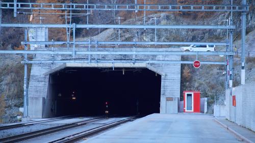 25 ons tunnel dal Vereina: La foura da 19 kilometers ha influenzà in divers möds la regiun Engiadina Bassa/Val Müstair – cun daplü giasts, daplü trafic ed eir daplü mobilità (fotografia: Michael Steiner).